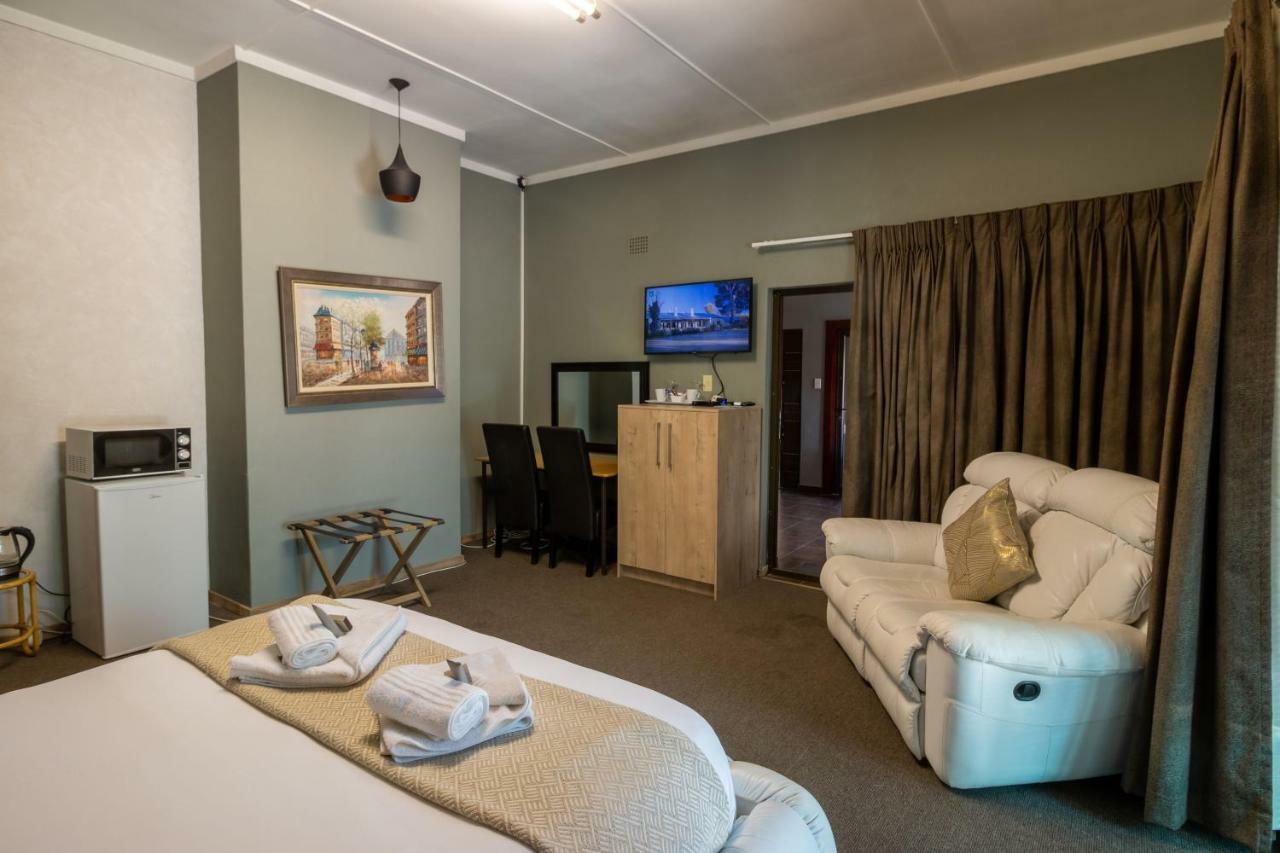 Lala Dene Lodge Bloemfontein Exterior foto